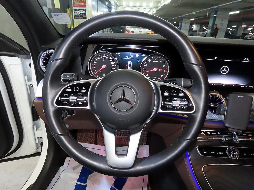 Mercedes Benz E class - Vista 8