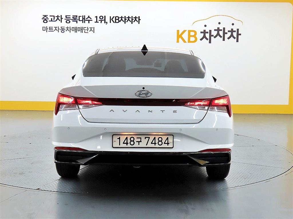 HYUNDAI Avante - Vista 3