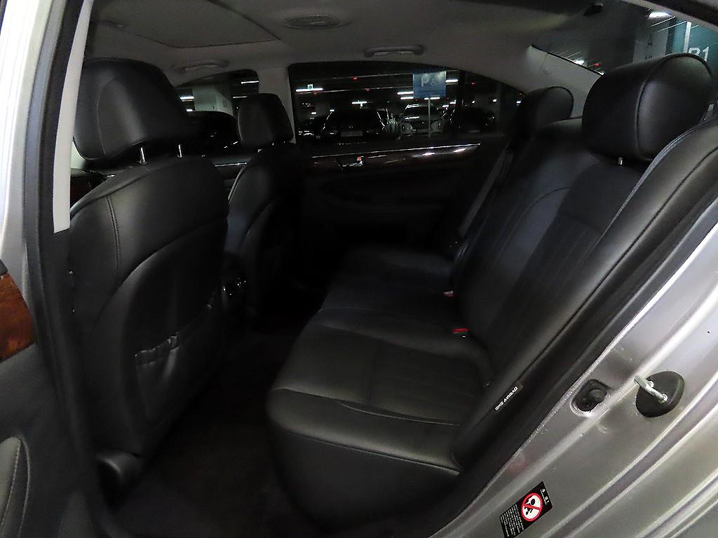 HYUNDAI Genesis - Vista 7