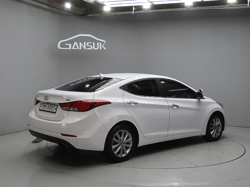 HYUNDAI Avante - Vista 7
