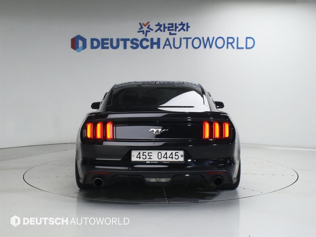 Ford Mustang - Vista 7