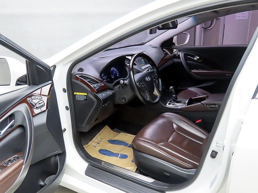 HYUNDAI Grandeur - Vista 5