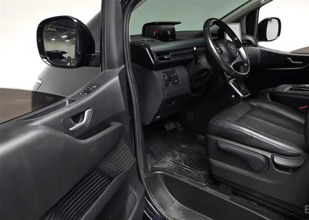 HYUNDAI Staria - Vista 11