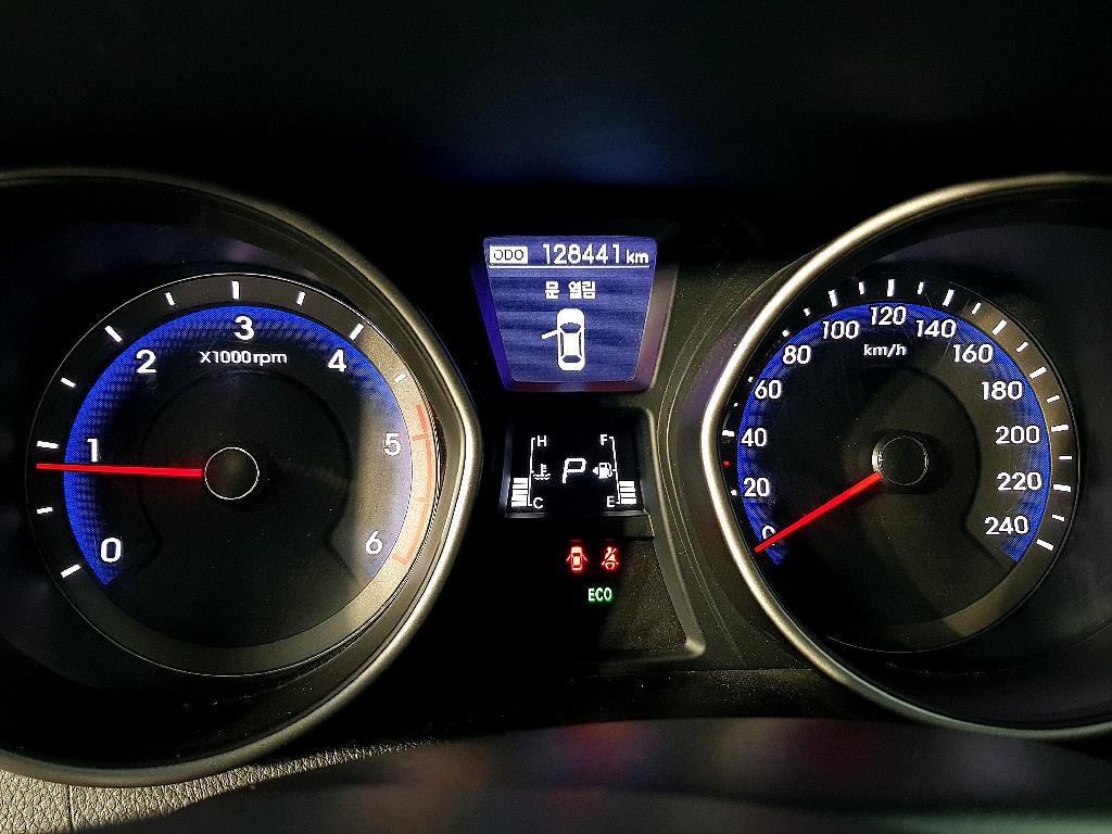 HYUNDAI i30 - Vista 7