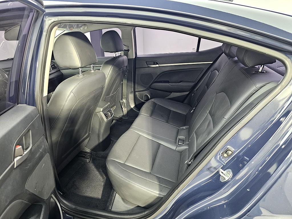 HYUNDAI Avante - Vista 9