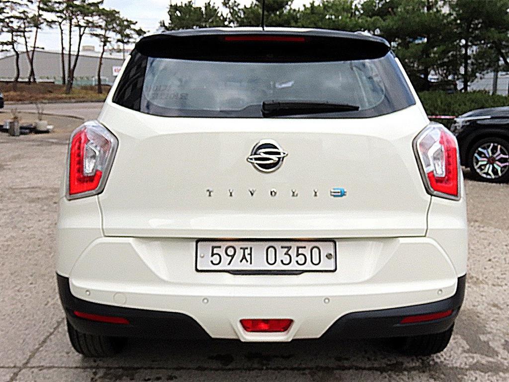 Ssangyong Tivoli - Vista 4
