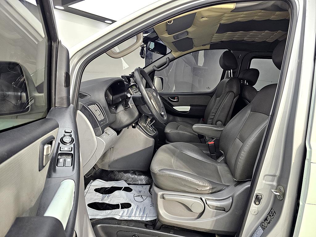 HYUNDAI Starex - Vista 8