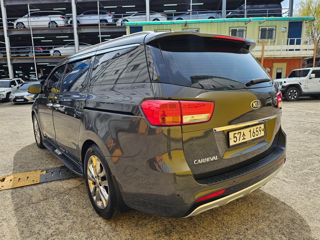 KIA Carnival - Vista 6