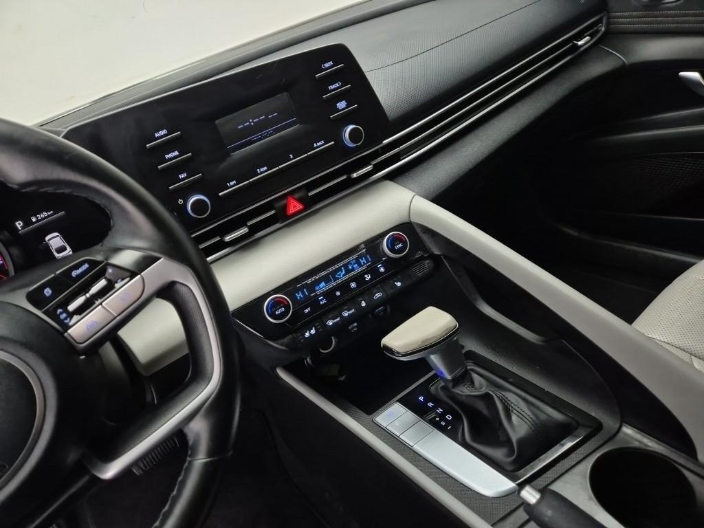 HYUNDAI Avante - Vista 10