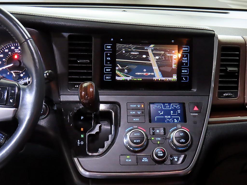 Toyota Siena - Vista 11