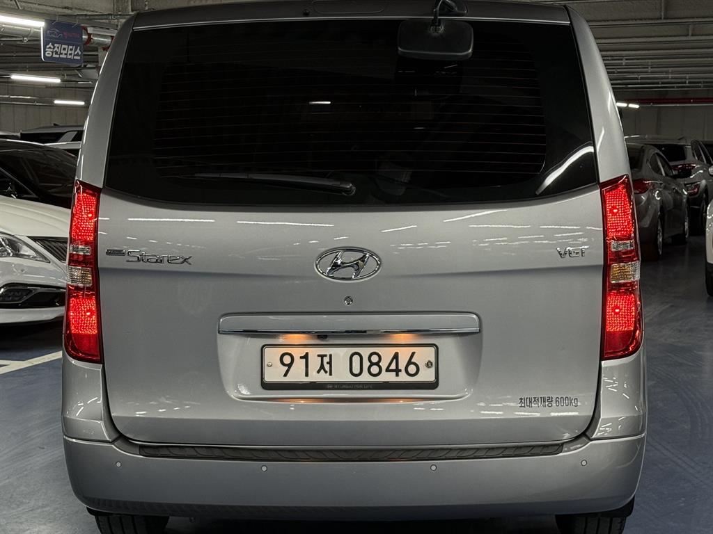 HYUNDAI Starex - Vista 4