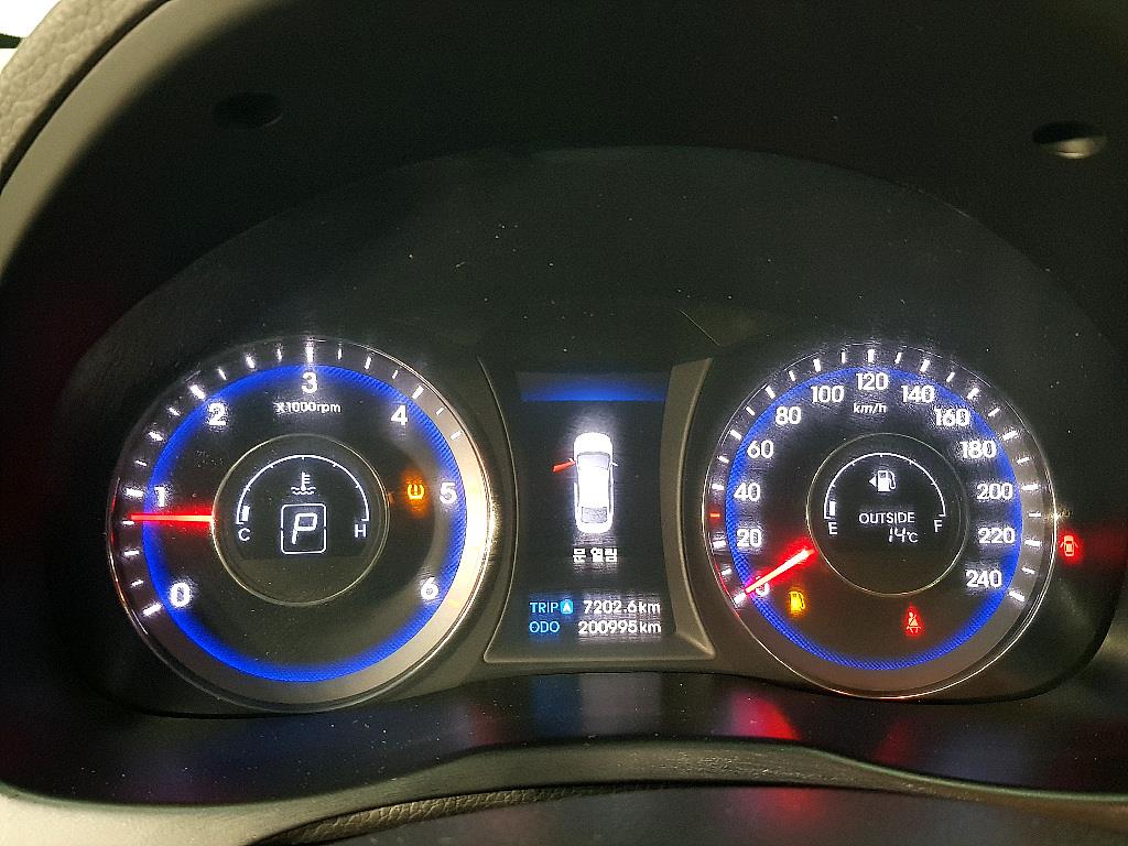 HYUNDAI i40 - Vista 7