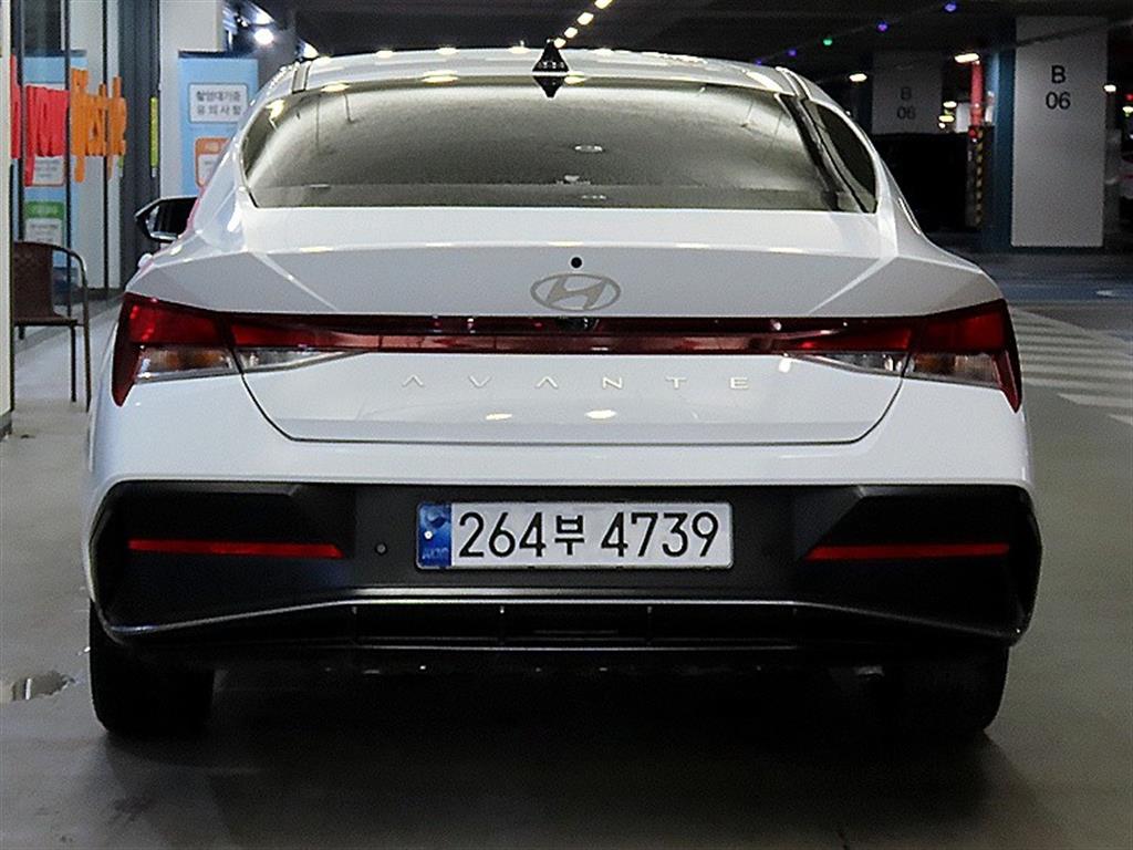 HYUNDAI Avante - Vista 5