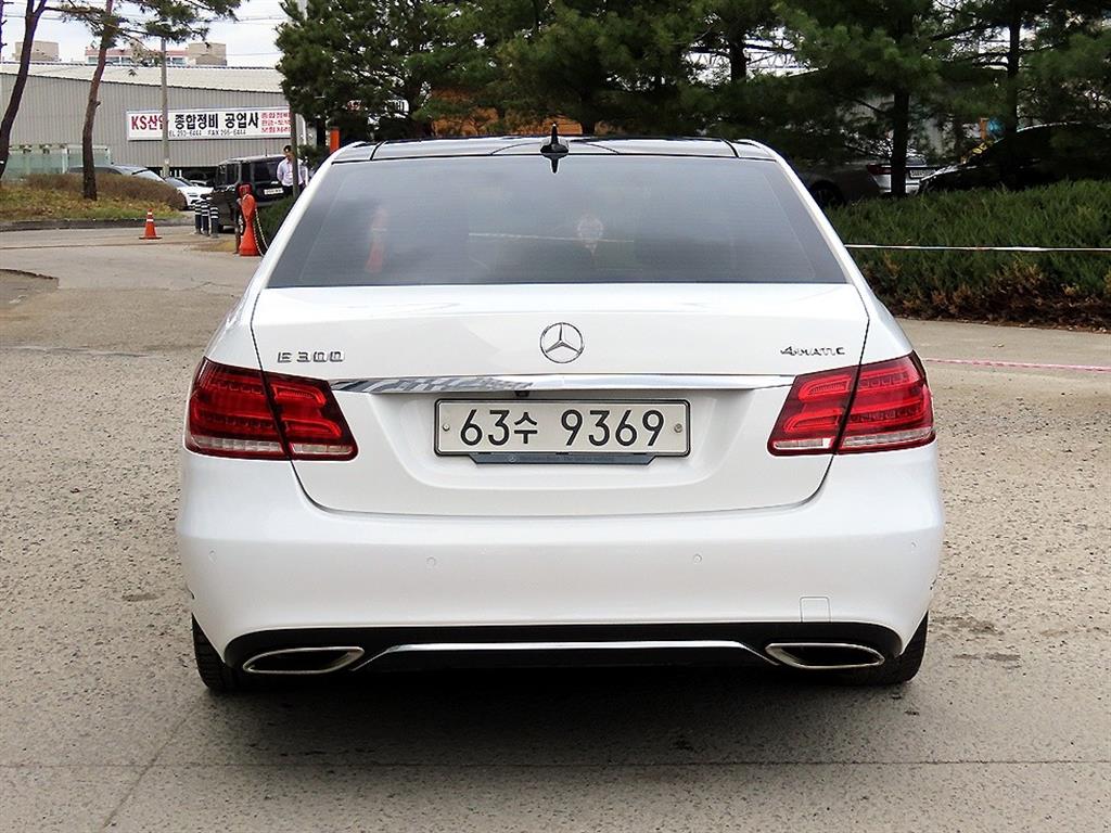 Mercedes Benz E class - Vista 4