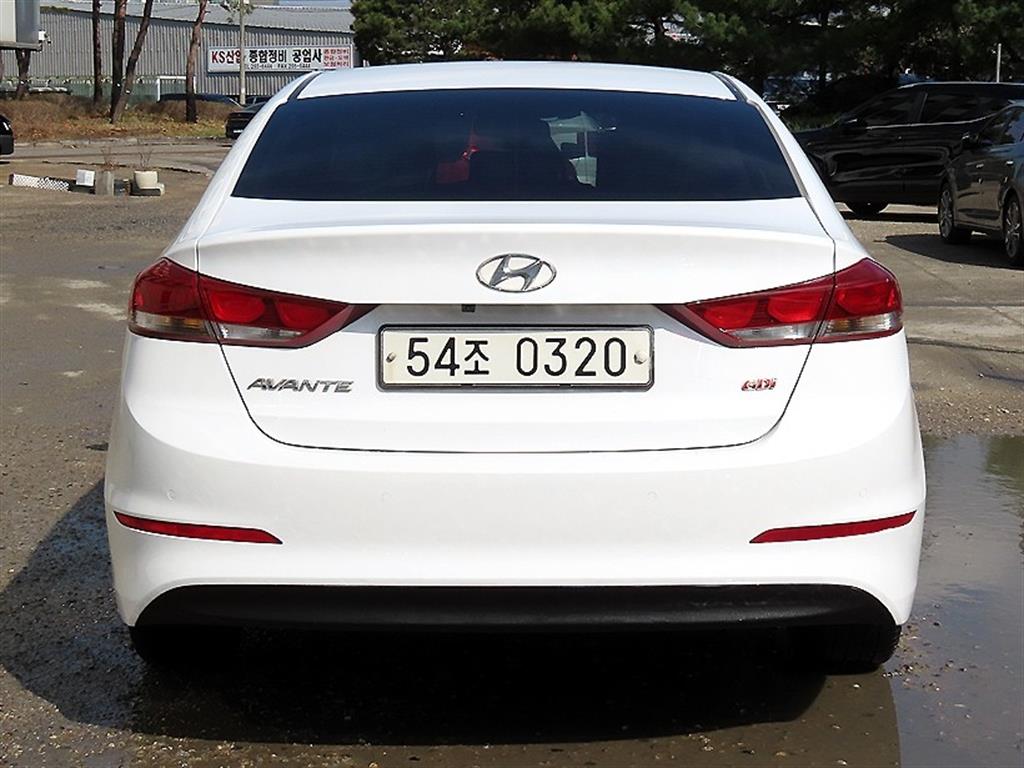 HYUNDAI Avante - Vista 4