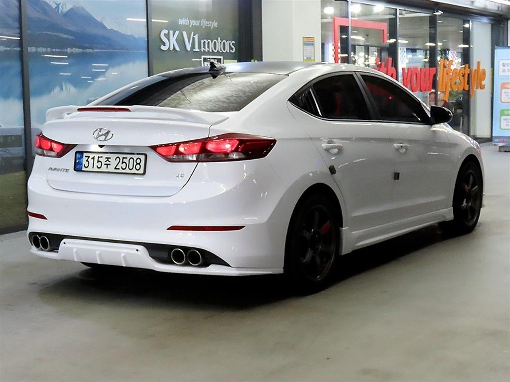 HYUNDAI Avante - Vista 4