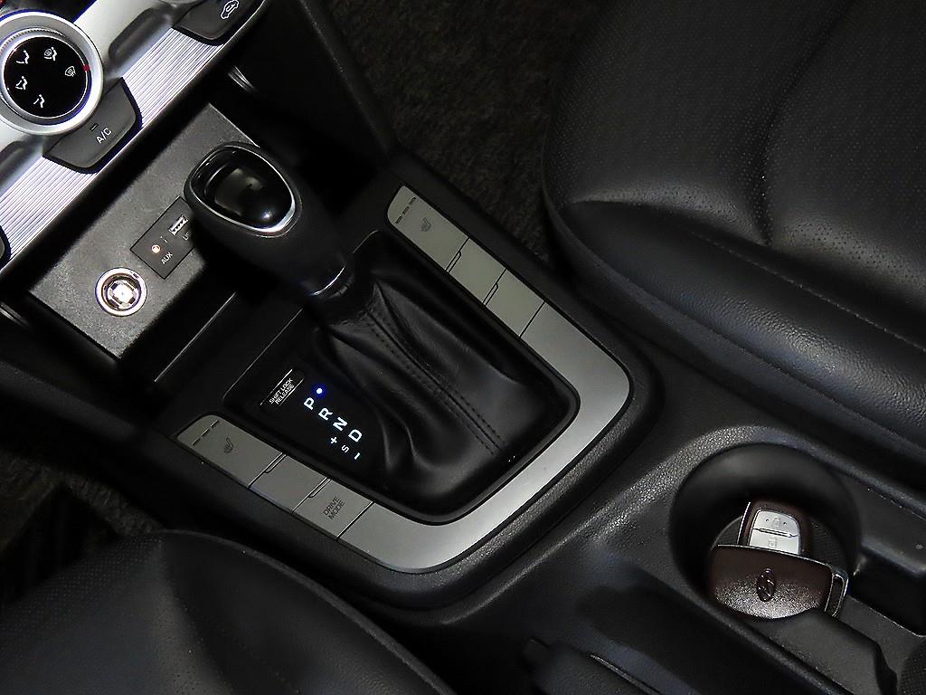 HYUNDAI Avante - Vista 12