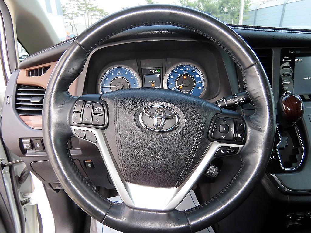 Toyota Siena - Vista 8