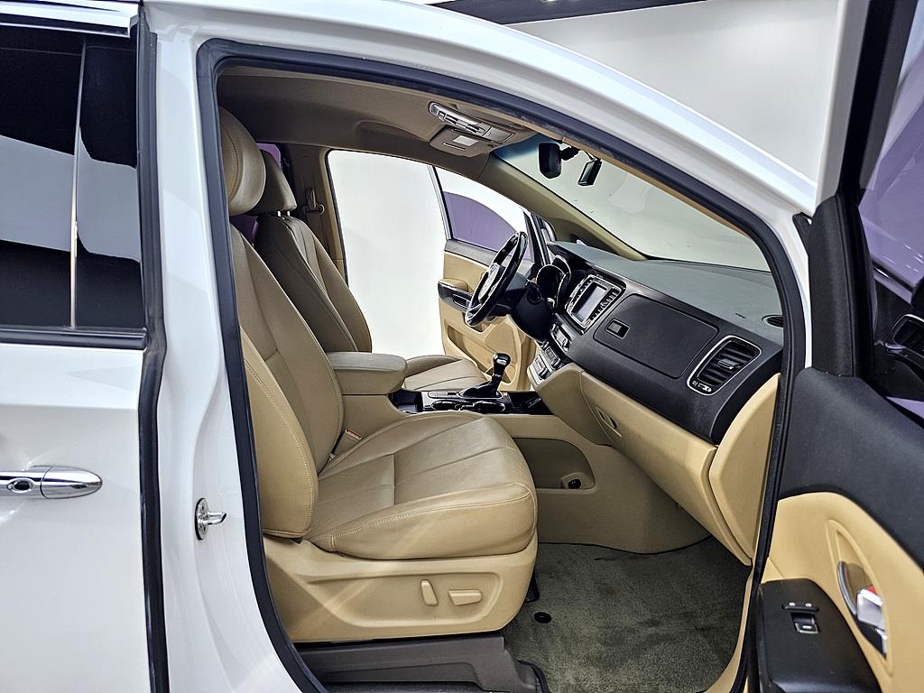 KIA Carnival - Vista 10