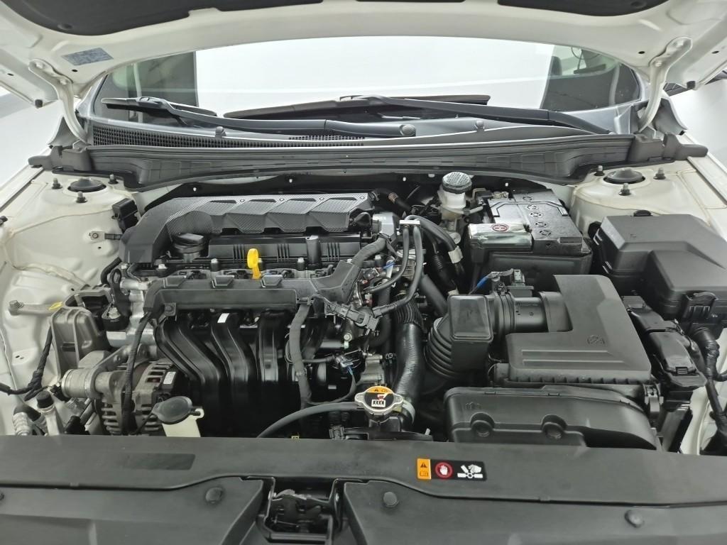 HYUNDAI Avante - Vista 5