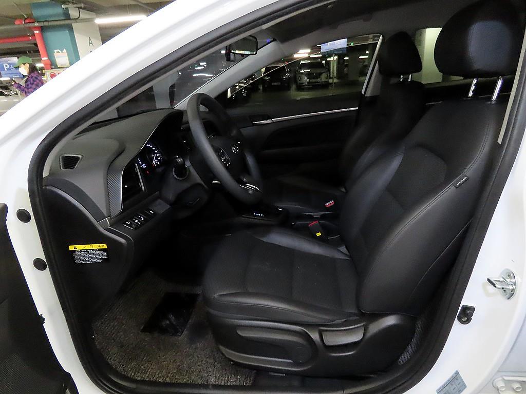 HYUNDAI Avante - Vista 6