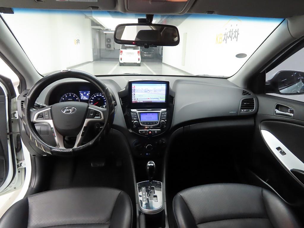 HYUNDAI Accent - Vista 7