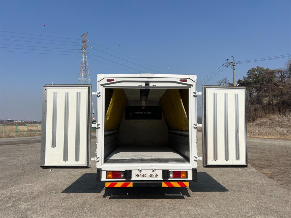 medium and large cargo truck - Vista 7