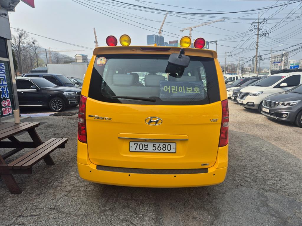 HYUNDAI Starex - Vista 3