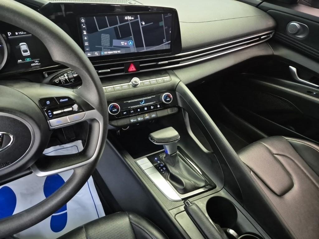 HYUNDAI Avante - Vista 10