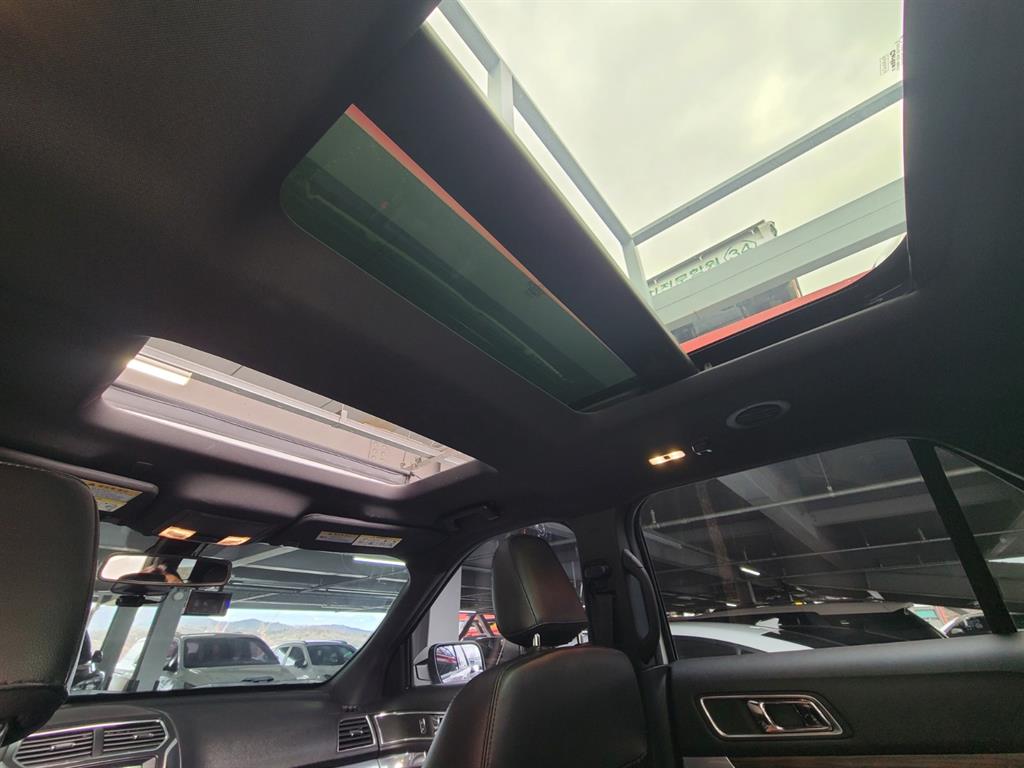 Ford Explorer - Vista 10