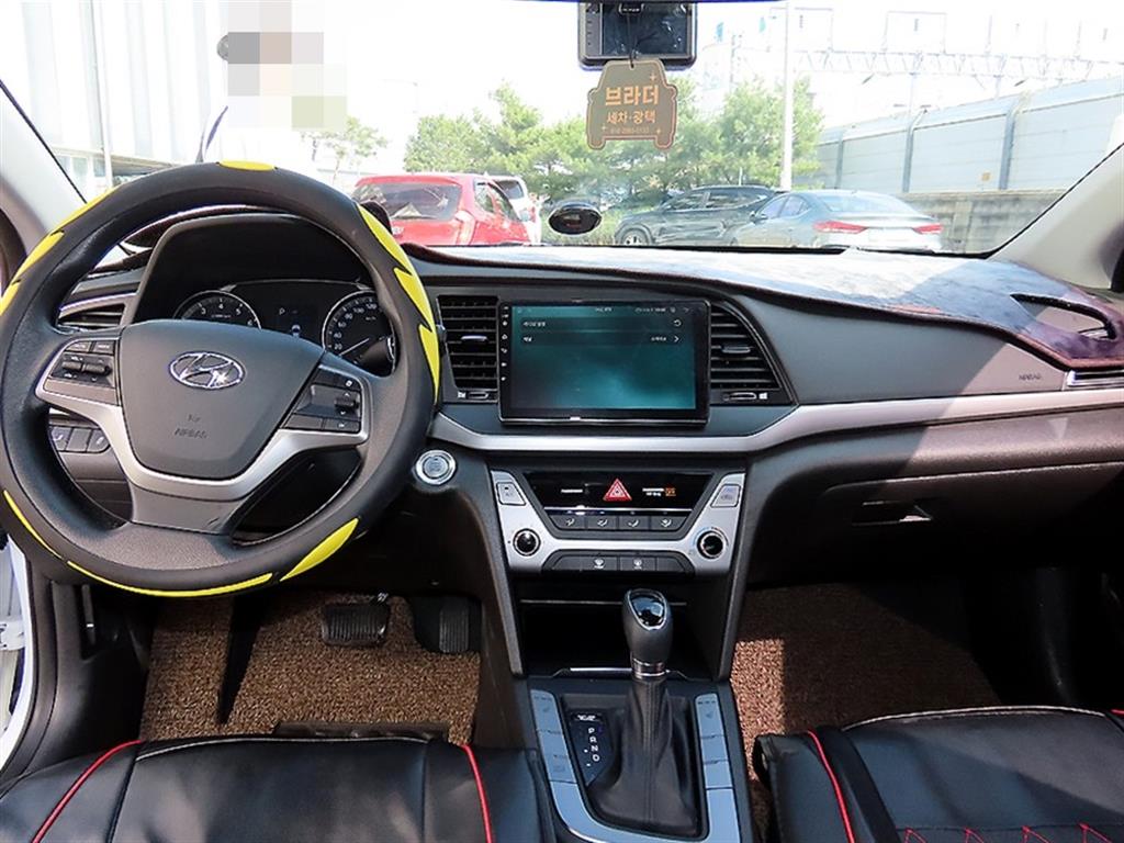 HYUNDAI Avante - Vista 7