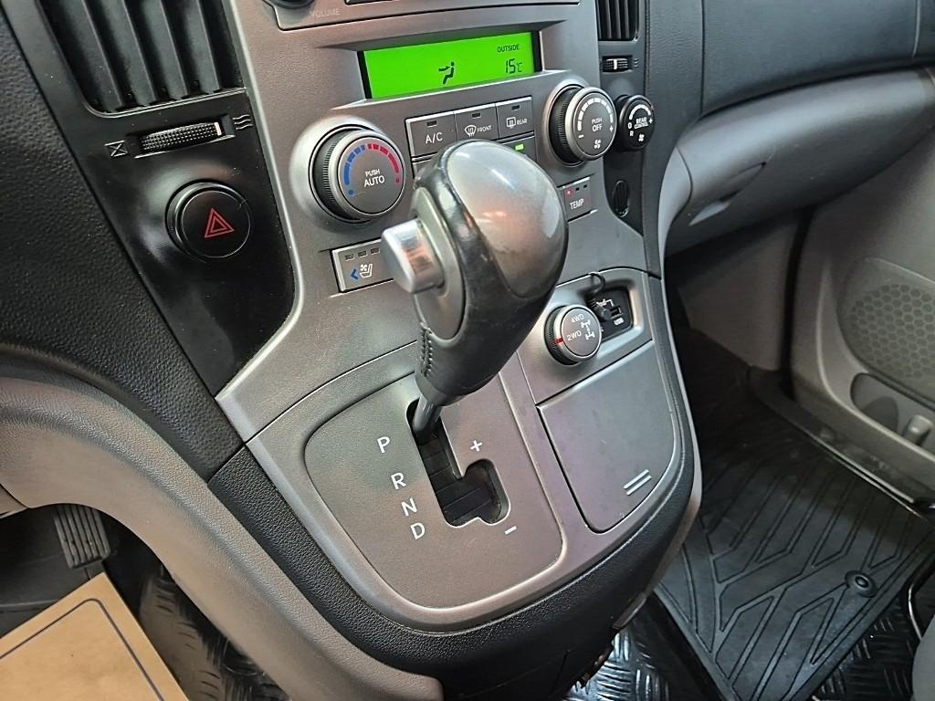 HYUNDAI Starex - Vista 5