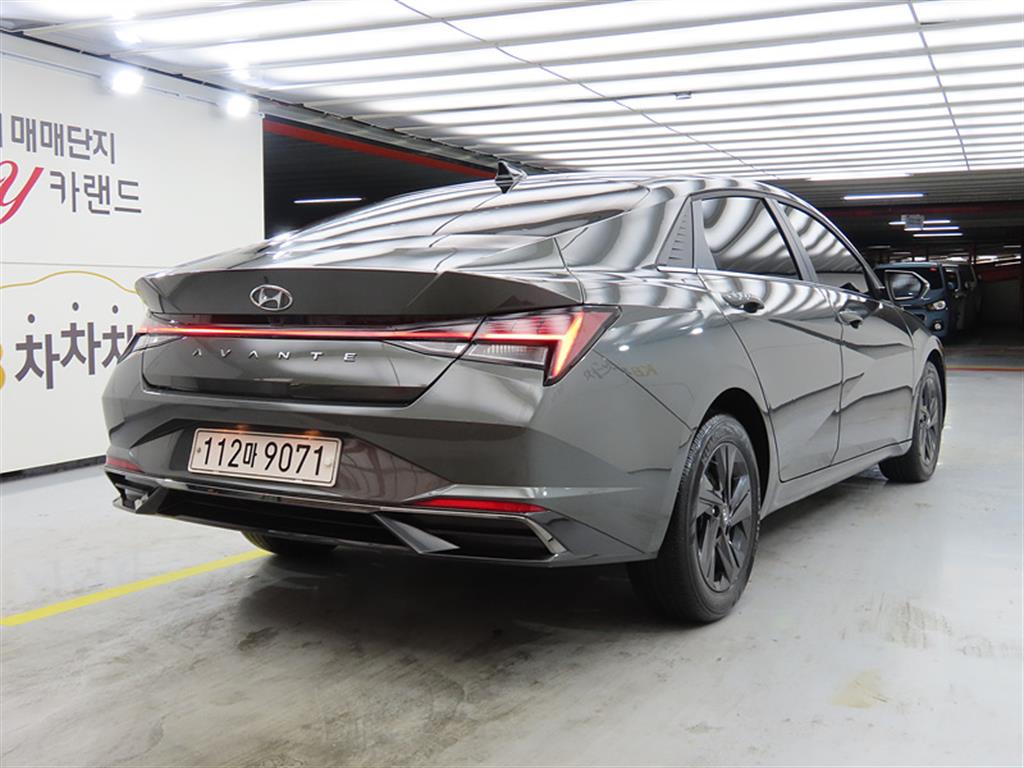 HYUNDAI Avante - Vista 4