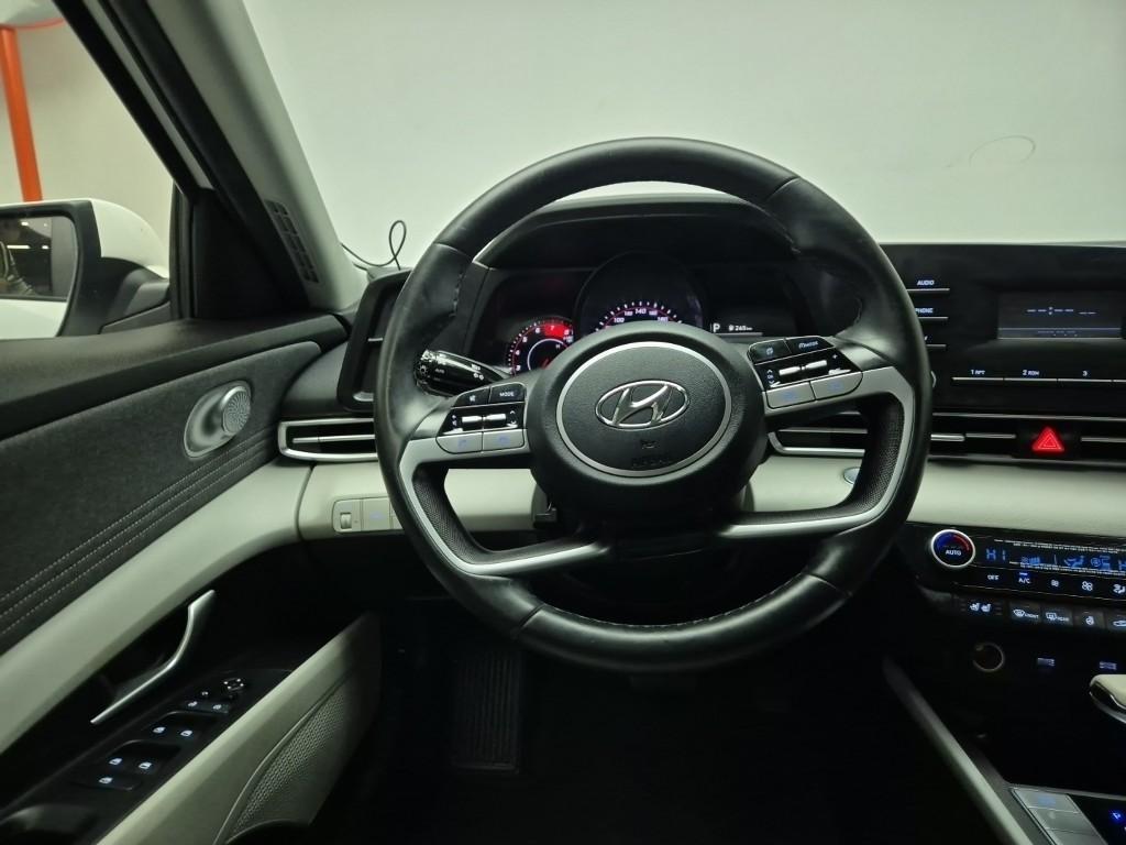 HYUNDAI Avante - Vista 9