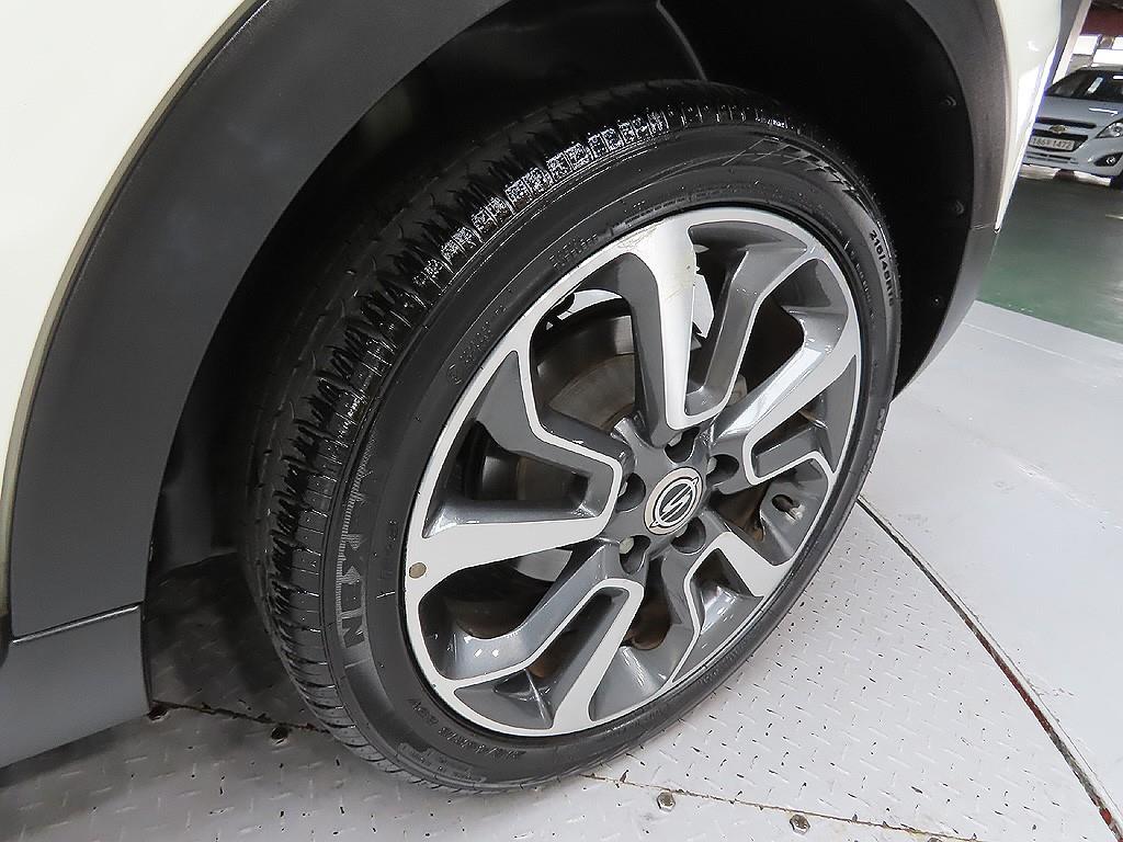 Ssangyong Tivoli - Vista 9