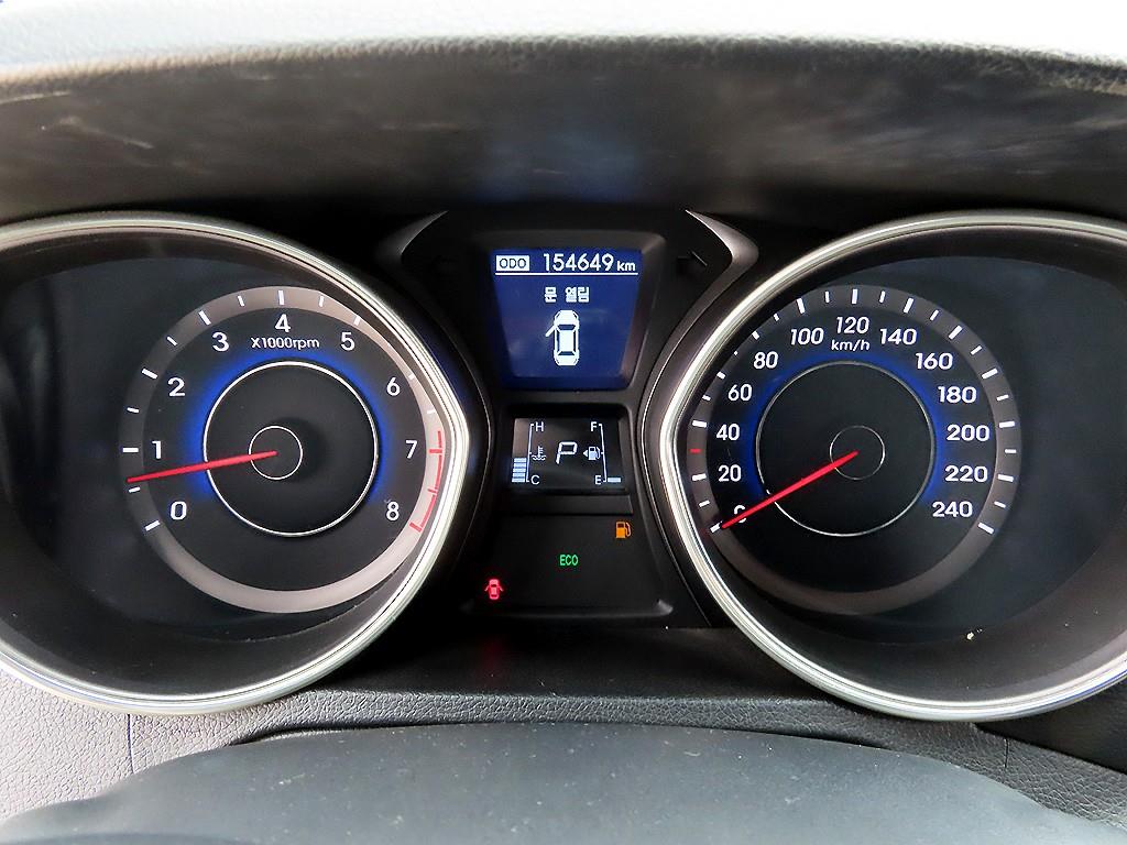 HYUNDAI Avante - Vista 9