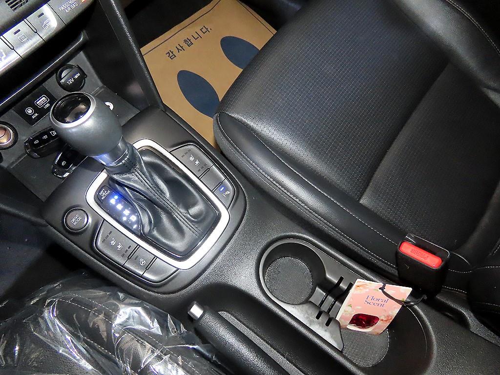 HYUNDAI Kona - Vista 12