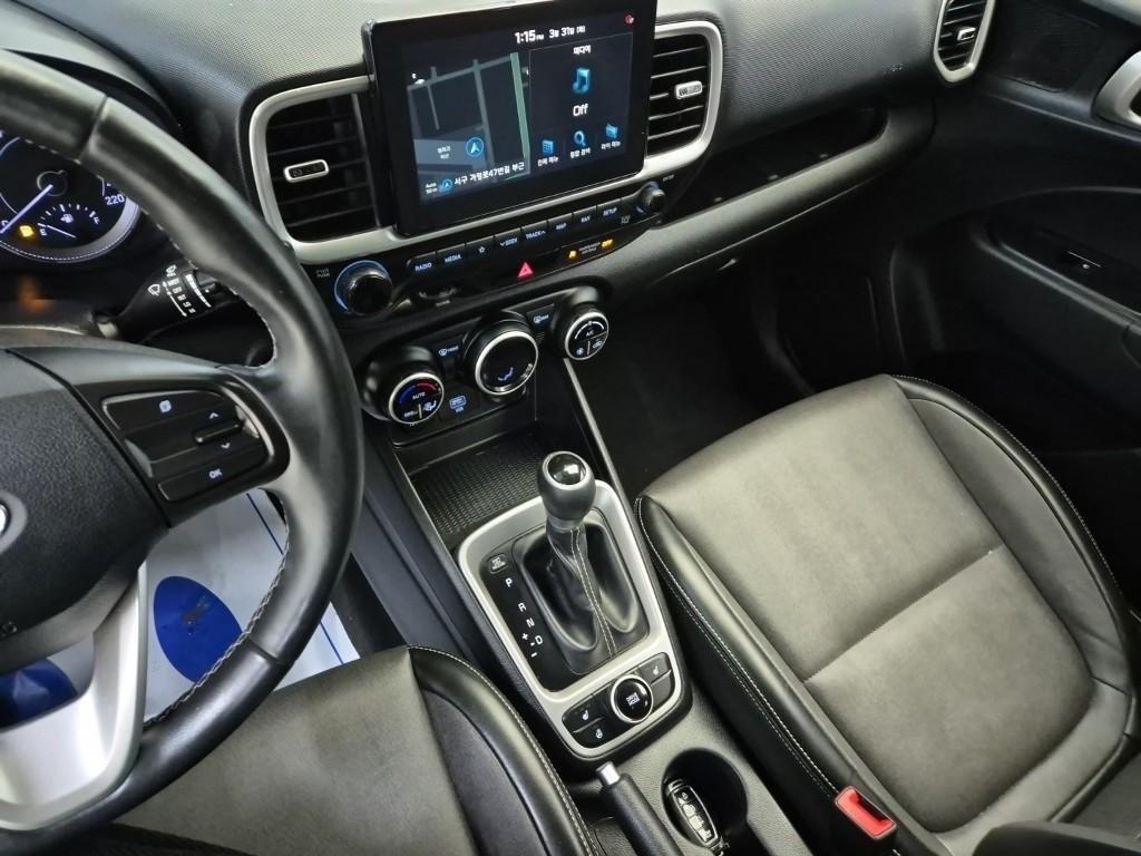 HYUNDAI Venue - Vista 11