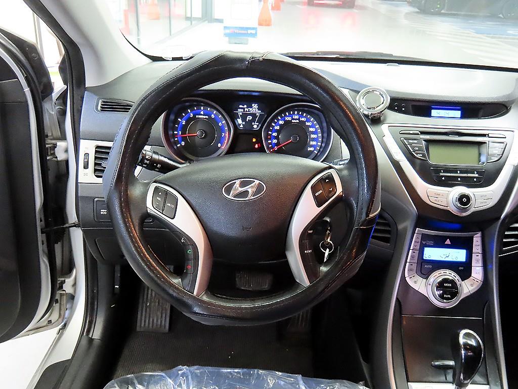 HYUNDAI Avante - Vista 8