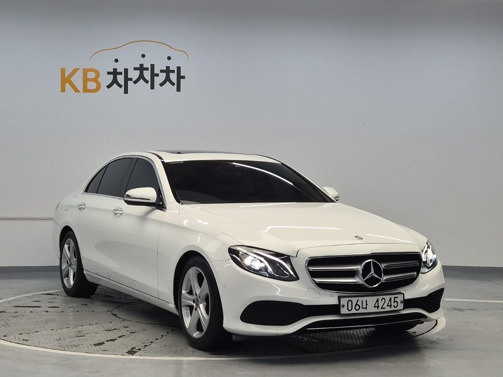 Mercedes Benz E class - Vista 4