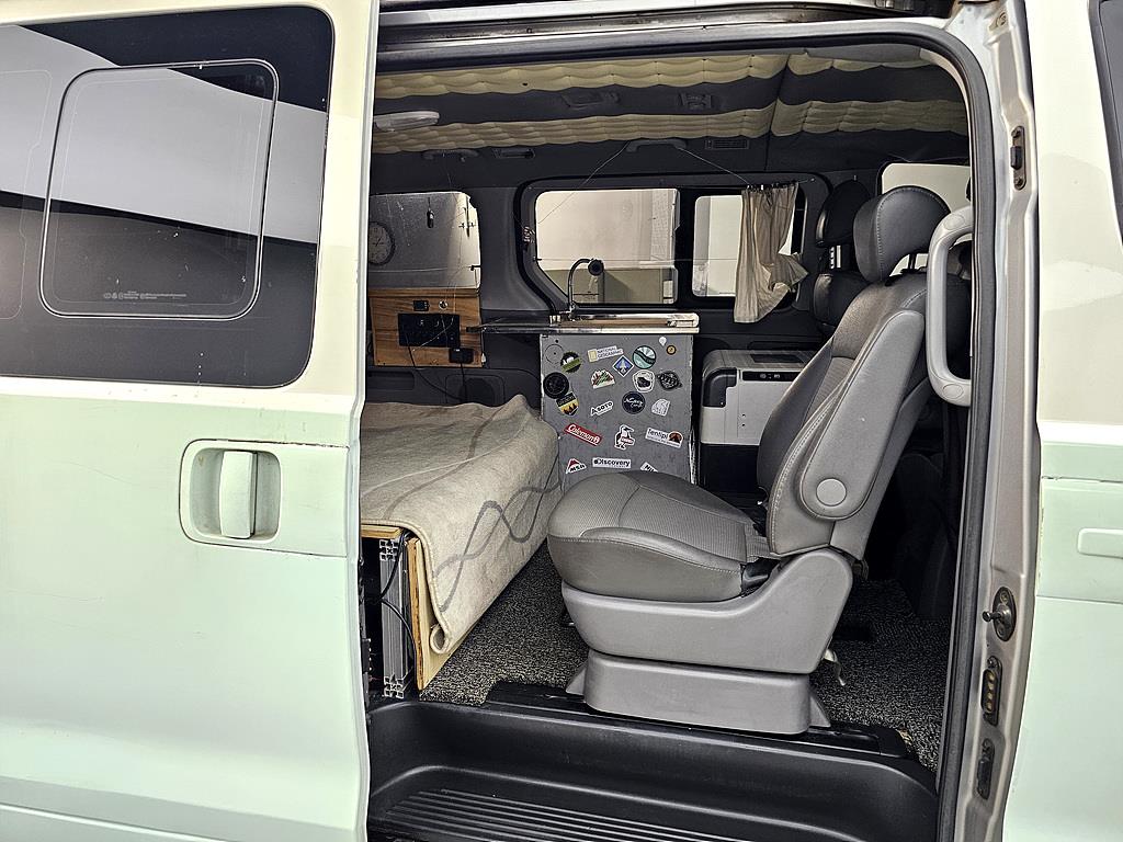 HYUNDAI Starex - Vista 9