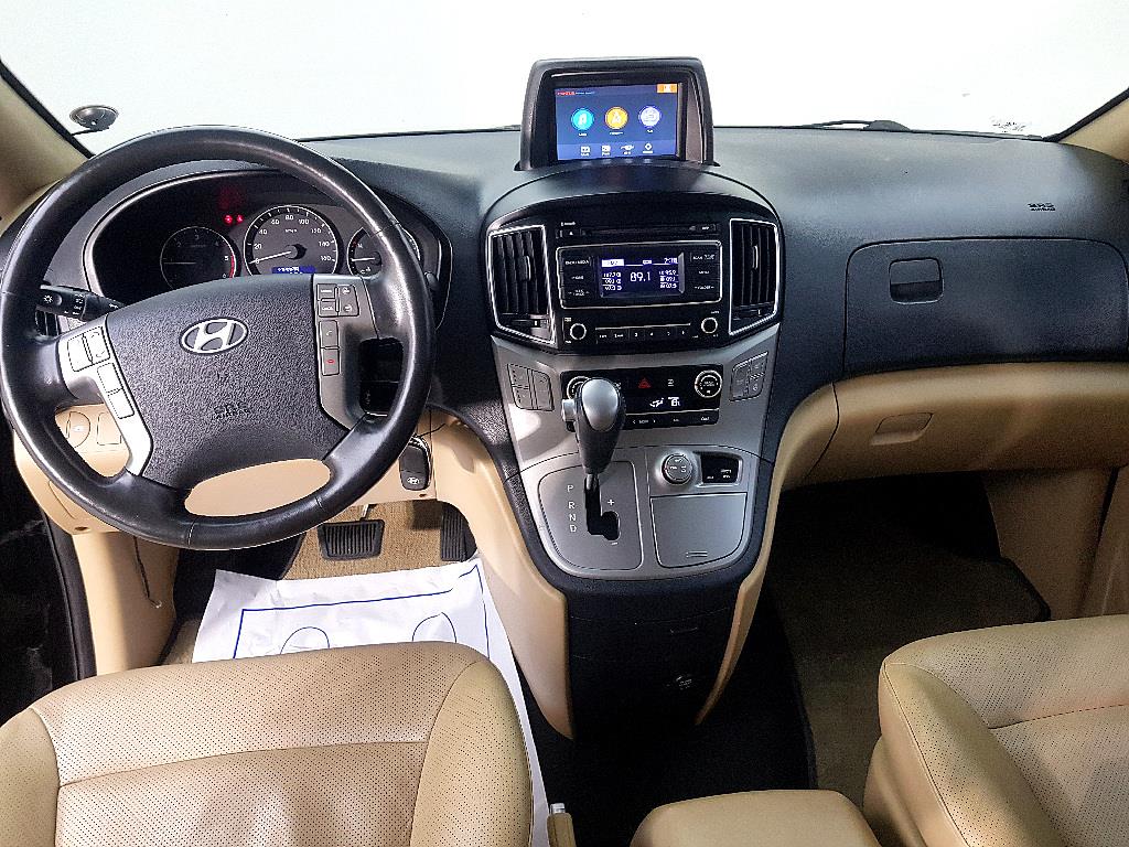 HYUNDAI Starex - Vista 5