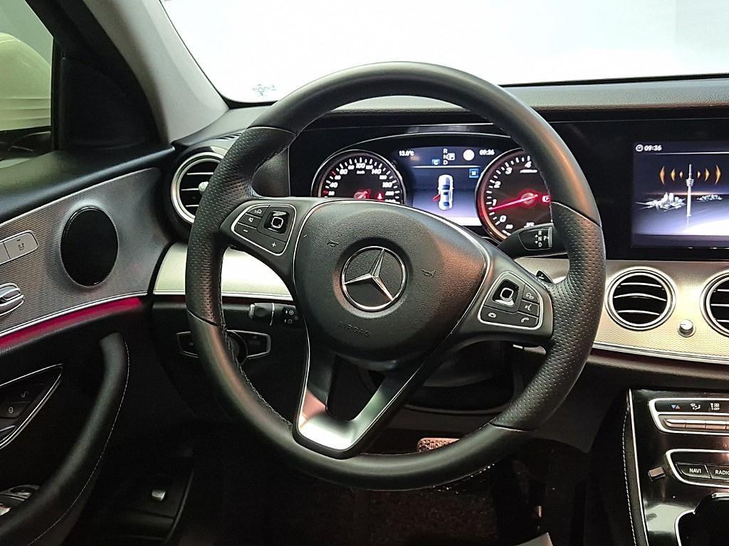 Mercedes Benz E class - Vista 9