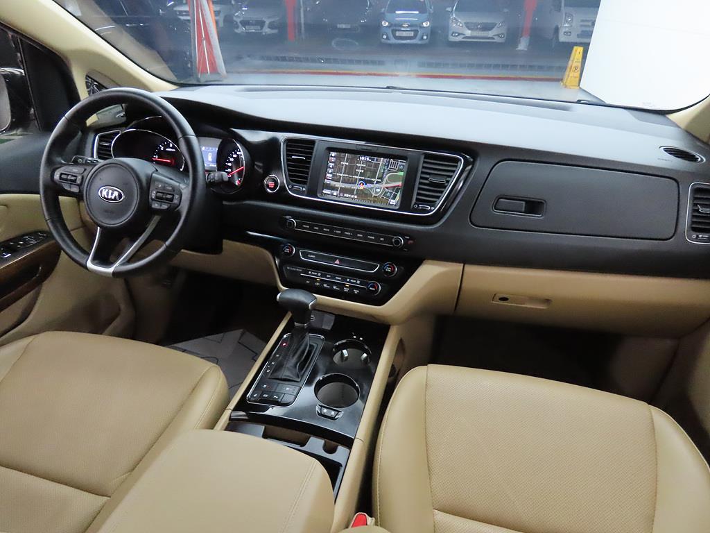 KIA Carnival - Vista 5