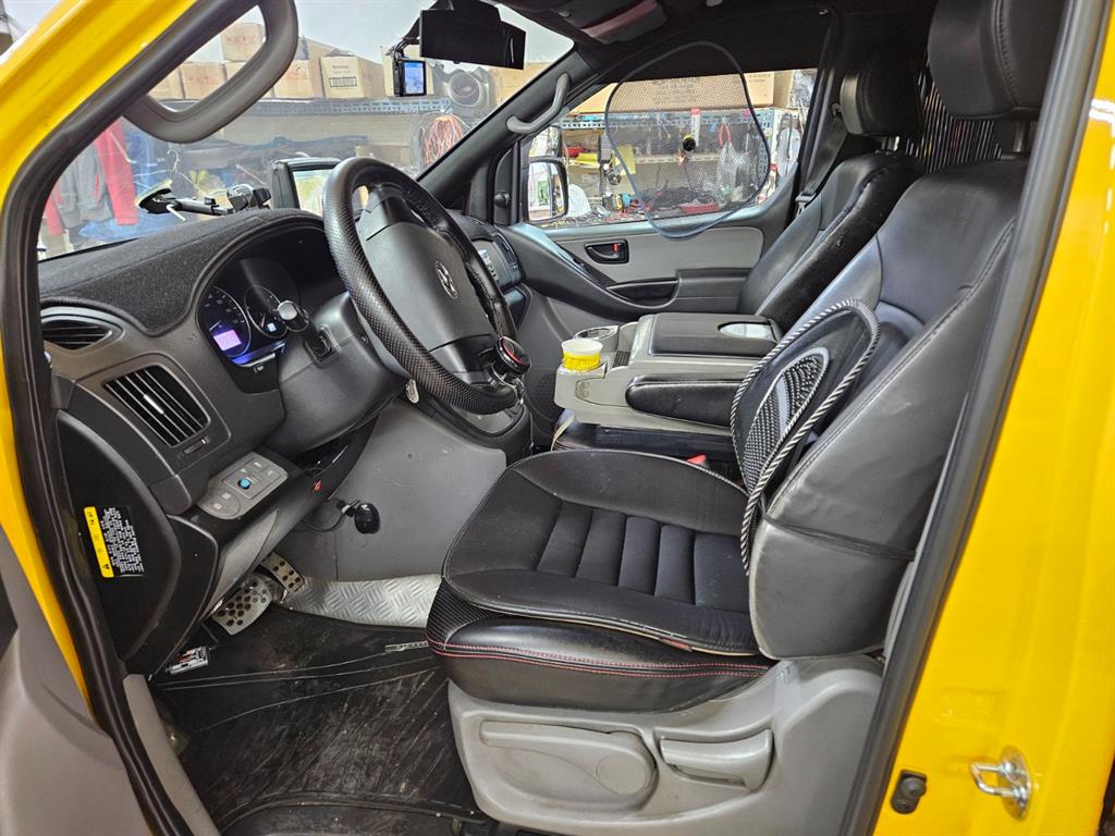 HYUNDAI Starex - Vista 5