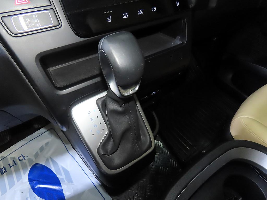 HYUNDAI Staria - Vista 12