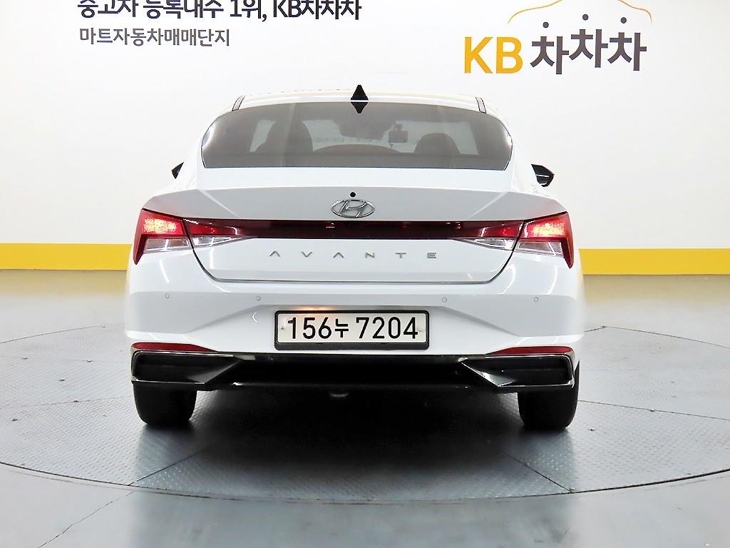 HYUNDAI Avante - Vista 3