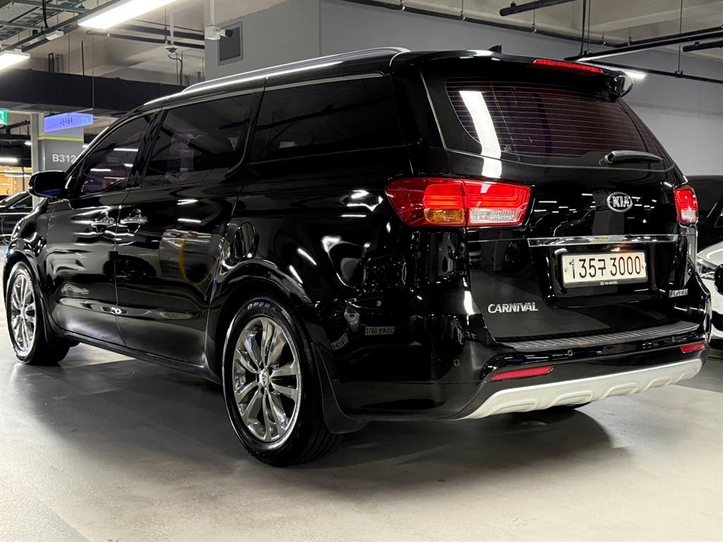 KIA Carnival - Vista 7