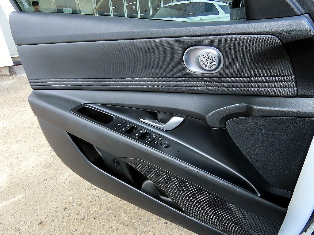 HYUNDAI Avante - Vista 11