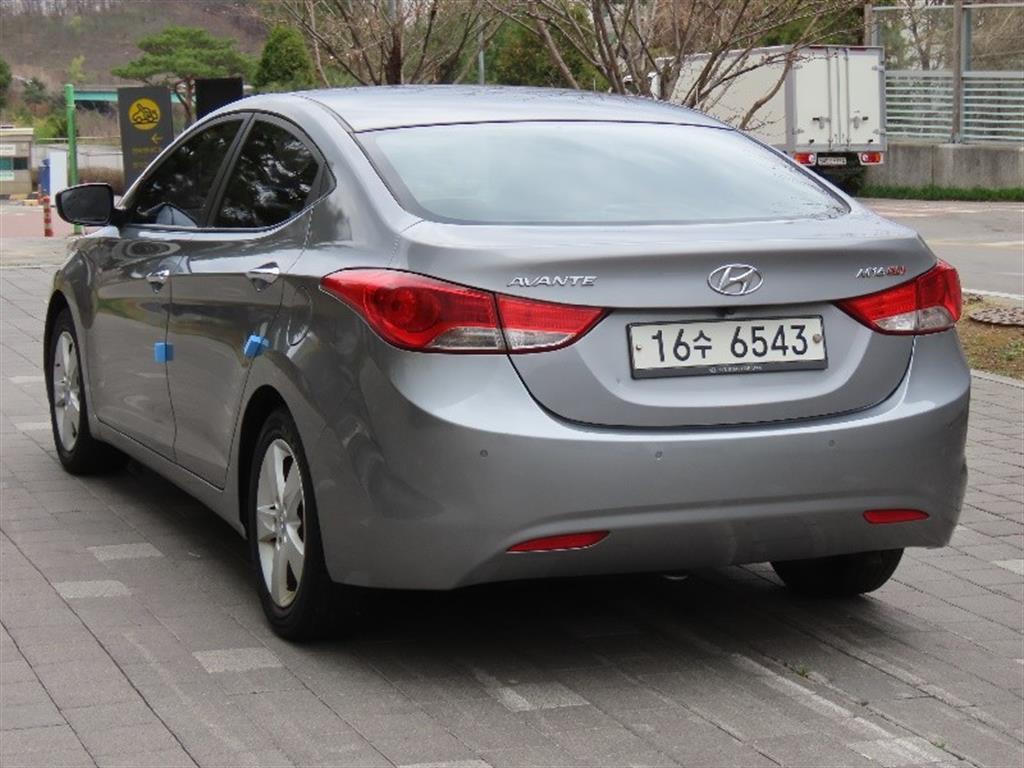 HYUNDAI Avante - Vista 7